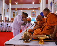 จังหวัดสุราษฎร์ธานีจัดพิธีเจริญพระพุทธมนต์และทำบุญตักบาตรถวา ... พารามิเตอร์รูปภาพ 18