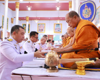 จังหวัดสุราษฎร์ธานีจัดพิธีเจริญพระพุทธมนต์และทำบุญตักบาตรถวา ... พารามิเตอร์รูปภาพ 21