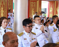 จังหวัดสุราษฎร์ธานีจัดพิธีเจริญพระพุทธมนต์และทำบุญตักบาตรถวา ... พารามิเตอร์รูปภาพ 23