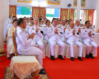 จังหวัดสุราษฎร์ธานีจัดพิธีเจริญพระพุทธมนต์และทำบุญตักบาตรถวา ... พารามิเตอร์รูปภาพ 26