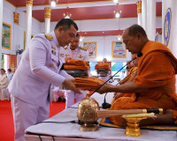 จังหวัดสุราษฎร์ธานีจัดพิธีเจริญพระพุทธมนต์และทำบุญตักบาตรถวา ... พารามิเตอร์รูปภาพ 28