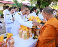 จังหวัดสุราษฎร์ธานีจัดพิธีเจริญพระพุทธมนต์และทำบุญตักบาตรถวา ... พารามิเตอร์รูปภาพ 29