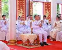 จังหวัดสุราษฎร์ธานีจัดพิธีเจริญพระพุทธมนต์และทำบุญตักบาตรถวา ... พารามิเตอร์รูปภาพ 30
