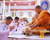 จังหวัดสุราษฎร์ธานีจัดพิธีเจริญพระพุทธมนต์และทำบุญตักบาตรถวา ... พารามิเตอร์รูปภาพ 36