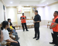ผู้ว่าฯ สุราษฎร์ธานีมอบเงินกองทุนเงินช่วยเหลือผู้ประสบสาธารณ ... พารามิเตอร์รูปภาพ 17