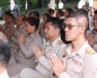 ผู้ว่าฯ สุราษฎร์ธานี นำข้าราชการและประชาชนร่วมพิธีถวายพระพรช ... พารามิเตอร์รูปภาพ 18