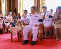 พระบาทสมเด็จพระเจ้าอยู่หัว พระราชทานผ้าไตร เนื่องในพิธีทำบุญ ... พารามิเตอร์รูปภาพ 2