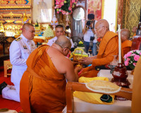 พระบาทสมเด็จพระเจ้าอยู่หัว พระราชทานผ้าไตร เนื่องในพิธีทำบุญ ... พารามิเตอร์รูปภาพ 3