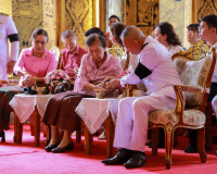 พระบาทสมเด็จพระเจ้าอยู่หัว พระราชทานผ้าไตร เนื่องในพิธีทำบุญ ... พารามิเตอร์รูปภาพ 6