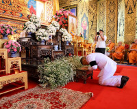 พระบาทสมเด็จพระเจ้าอยู่หัว พระราชทานผ้าไตร เนื่องในพิธีทำบุญ ... พารามิเตอร์รูปภาพ 7