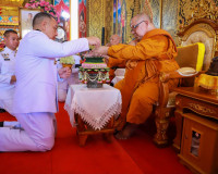 พระบาทสมเด็จพระเจ้าอยู่หัว พระราชทานผ้าไตร เนื่องในพิธีทำบุญ ... พารามิเตอร์รูปภาพ 11