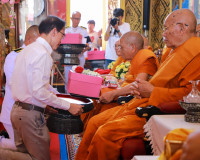 พระบาทสมเด็จพระเจ้าอยู่หัว พระราชทานผ้าไตร เนื่องในพิธีทำบุญ ... พารามิเตอร์รูปภาพ 17