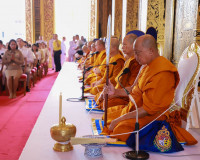 พระบาทสมเด็จพระเจ้าอยู่หัว พระราชทานผ้าไตร เนื่องในพิธีทำบุญ ... พารามิเตอร์รูปภาพ 21
