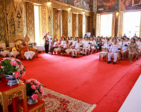 พระบาทสมเด็จพระเจ้าอยู่หัว พระราชทานผ้าไตร เนื่องในพิธีทำบุญ ... พารามิเตอร์รูปภาพ 23