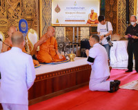 พระบาทสมเด็จพระเจ้าอยู่หัว พระราชทานผ้าไตร เนื่องในพิธีทำบุญ ... พารามิเตอร์รูปภาพ 25