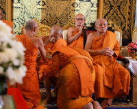 พระบาทสมเด็จพระเจ้าอยู่หัว พระราชทานผ้าไตร เนื่องในพิธีทำบุญ ... พารามิเตอร์รูปภาพ 30