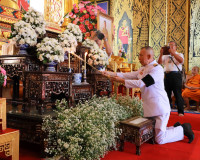 พระบาทสมเด็จพระเจ้าอยู่หัว พระราชทานผ้าไตร เนื่องในพิธีทำบุญ ... พารามิเตอร์รูปภาพ 35