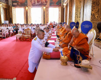 พระบาทสมเด็จพระเจ้าอยู่หัว พระราชทานผ้าไตร เนื่องในพิธีทำบุญ ... พารามิเตอร์รูปภาพ 37