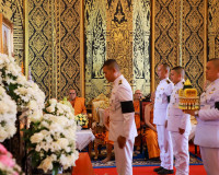 พระบาทสมเด็จพระเจ้าอยู่หัว พระราชทานผ้าไตร เนื่องในพิธีทำบุญ ... พารามิเตอร์รูปภาพ 39