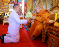 พระบาทสมเด็จพระเจ้าอยู่หัว พระราชทานผ้าไตร เนื่องในพิธีทำบุญ ... พารามิเตอร์รูปภาพ 40
