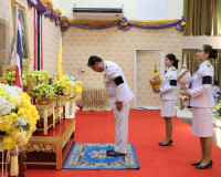 รองผู้ว่าราชการจังหวัดสุราษฎร์ธานี เป็นประธาน ในพิธีถวายพระพ ... พารามิเตอร์รูปภาพ 1