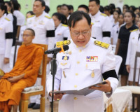 รองผู้ว่าราชการจังหวัดสุราษฎร์ธานี เป็นประธาน ในพิธีถวายพระพ ... พารามิเตอร์รูปภาพ 2