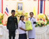 รองผู้ว่าราชการจังหวัดสุราษฎร์ธานี เป็นประธาน ในพิธีถวายพระพ ... พารามิเตอร์รูปภาพ 7