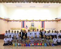 รองผู้ว่าราชการจังหวัดสุราษฎร์ธานี เป็นประธาน ในพิธีถวายพระพ ... พารามิเตอร์รูปภาพ 11