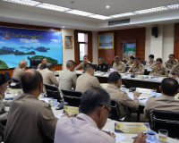 ผู้ว่าฯ สุราษฎร์ธานีประชุมนายอำเภอ หัวหน้าส่วนราชการ และหัวห ... พารามิเตอร์รูปภาพ 8