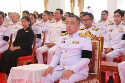 จังหวัดสุราษฎร์ธานีจัดพิธีบำเพ็ญกุศลและทำบุญตักบาตร ในวาระคร ... พารามิเตอร์รูปภาพ 1