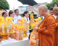 จังหวัดสุราษฎร์ธานีจัดพิธีบำเพ็ญกุศลและทำบุญตักบาตร ในวาระคร ... พารามิเตอร์รูปภาพ 5