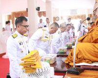 จังหวัดสุราษฎร์ธานีจัดพิธีบำเพ็ญกุศลและทำบุญตักบาตร ในวาระคร ... พารามิเตอร์รูปภาพ 10
