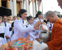จังหวัดสุราษฎร์ธานีจัดพิธีบำเพ็ญกุศลและทำบุญตักบาตร ในวาระคร ... พารามิเตอร์รูปภาพ 14