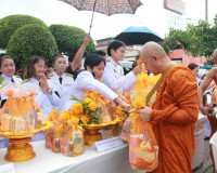 จังหวัดสุราษฎร์ธานีจัดพิธีบำเพ็ญกุศลและทำบุญตักบาตร ในวาระคร ... พารามิเตอร์รูปภาพ 16