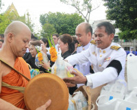 จังหวัดสุราษฎร์ธานีจัดพิธีบำเพ็ญกุศลและทำบุญตักบาตร ในวาระคร ... พารามิเตอร์รูปภาพ 27