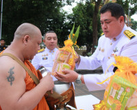 จังหวัดสุราษฎร์ธานีจัดพิธีบำเพ็ญกุศลและทำบุญตักบาตร ในวาระคร ... พารามิเตอร์รูปภาพ 30