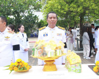 จังหวัดสุราษฎร์ธานีจัดพิธีบำเพ็ญกุศลและทำบุญตักบาตร ในวาระคร ... พารามิเตอร์รูปภาพ 36