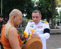จังหวัดสุราษฎร์ธานีจัดพิธีบำเพ็ญกุศลและทำบุญตักบาตร ในวาระคร ... พารามิเตอร์รูปภาพ 43