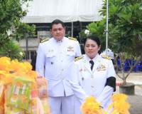 จังหวัดสุราษฎร์ธานีจัดพิธีบำเพ็ญกุศลและทำบุญตักบาตร ในวาระคร ... พารามิเตอร์รูปภาพ 57