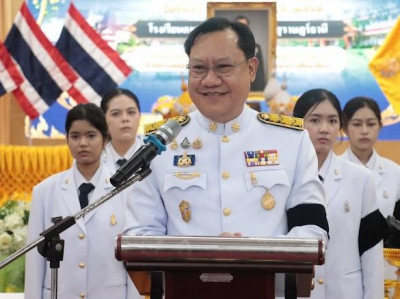 รองผู้ว่าราชการจังหวัดสุราษฎร์ธานี เป็นประธาน ในพิธีประดับแผ ... พารามิเตอร์รูปภาพ 1