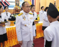 รองผู้ว่าราชการจังหวัดสุราษฎร์ธานี เป็นประธาน ในพิธีประดับแผ ... พารามิเตอร์รูปภาพ 11