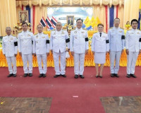 รองผู้ว่าราชการจังหวัดสุราษฎร์ธานี เป็นประธาน ในพิธีประดับแผ ... พารามิเตอร์รูปภาพ 18