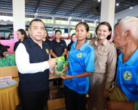 พ่อเมืองสุราษฎร์ฯ นำหน่วยบำบัดทุกข์ บำรุงสุข ลงพื้นที่อำเภอช ... พารามิเตอร์รูปภาพ 11