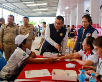 พ่อเมืองสุราษฎร์ฯ นำหน่วยบำบัดทุกข์ บำรุงสุข ลงพื้นที่อำเภอช ... พารามิเตอร์รูปภาพ 50