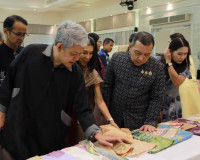ผู้ว่าฯ สุราษฎร์ธานี เปิดกิจกรรมประกวดผ้าลายพระราชทาน "ผ้าลา ... พารามิเตอร์รูปภาพ 21