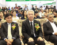 รองผู้ว่าราชการจังหวัดสุราษฎร์ธานี เป็นประธานเปิดงานแสดงสินค ... พารามิเตอร์รูปภาพ 1