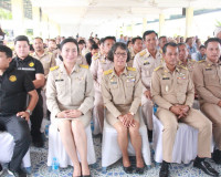 รมช.มหาดไทยห่วงใยชาวสุราษฎร์ธานี นำคณะลงพื้นที้ตรวจเยี่ยมและ ... พารามิเตอร์รูปภาพ 9