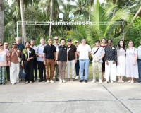 รองนายกฯ "ศุภจี" พร้อมคณะทูตานุทูต 13 ประเทศ ลงพื้นที่สวนมะพ ... พารามิเตอร์รูปภาพ 8