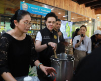 รองนายกฯ "ศุภจี" พร้อมคณะทูตานุทูต 13 ประเทศ ลงพื้นที่สวนมะพ ... พารามิเตอร์รูปภาพ 12