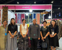 ผู้ว่าฯ สุราษฎร์ธานี ร่วมเปิดงาน “ศิลปาชีพ ประทีปไทย OTOP หล ... พารามิเตอร์รูปภาพ 2